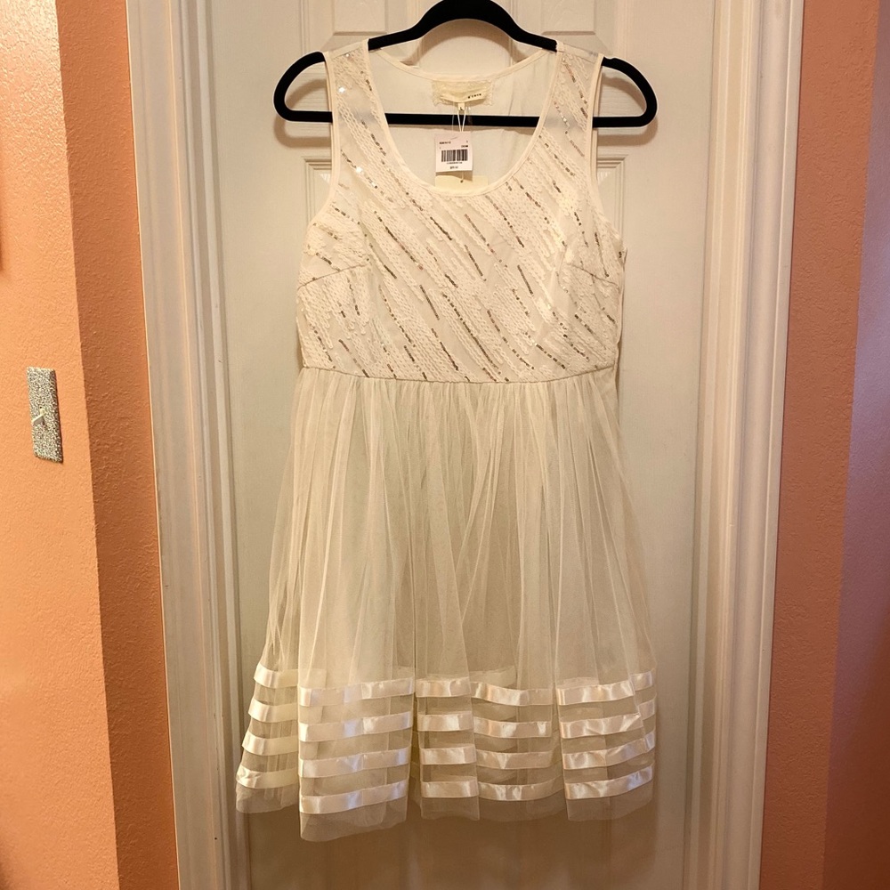 Delicate white a’reve short dress